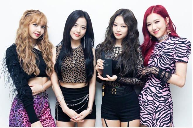 Por lo general, cada grupo de chicas solo tiene una integrante con la apariencia más destacada para representar la imagen de su grupo. Sin embargo, con BLACK PINK, esta regla se rompe porque las 4 miembros tienen una imagen extraordinaria. Jennie, Jisoo, Rosé y Lisa tienen un cuerpo perfecto y rostros llamativos. Aún más importante, su aura es una gran ventaja a los ojos del público.