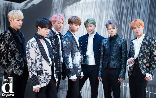 BTS se menciona justo después de BLACK PINK y EXO con su elegante elección de moda y la sincronización del tema de cada miembro para crear una formación armonizada. Vogue mencionó que incluso cuando BTS no ha asistido a ninguna semana de la moda internacional, sus imágenes en escenarios musicales a escala mundial hacen que la audiencia anticipe su aparición en eventos de moda de fama mundial.