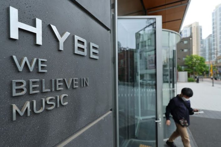 Los sellos HYBE y JYP podrían tener la influencia más negativa en KPOP después de que Universal Music retirara canciones de TikTok