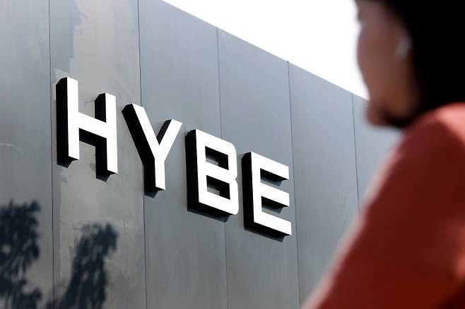 HYBE presenta una denuncia penal contra el director ejecutivo de ADOR, Min Heejin, y el vicepresidente Shin Donghoon