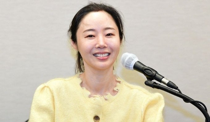 min hee jin-miniatura