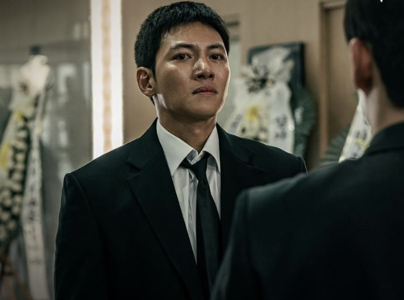 Ji Chang Wook admite que su escena de beso con BIBI en 'The Worst of Evil' no es 'una escena fácil'